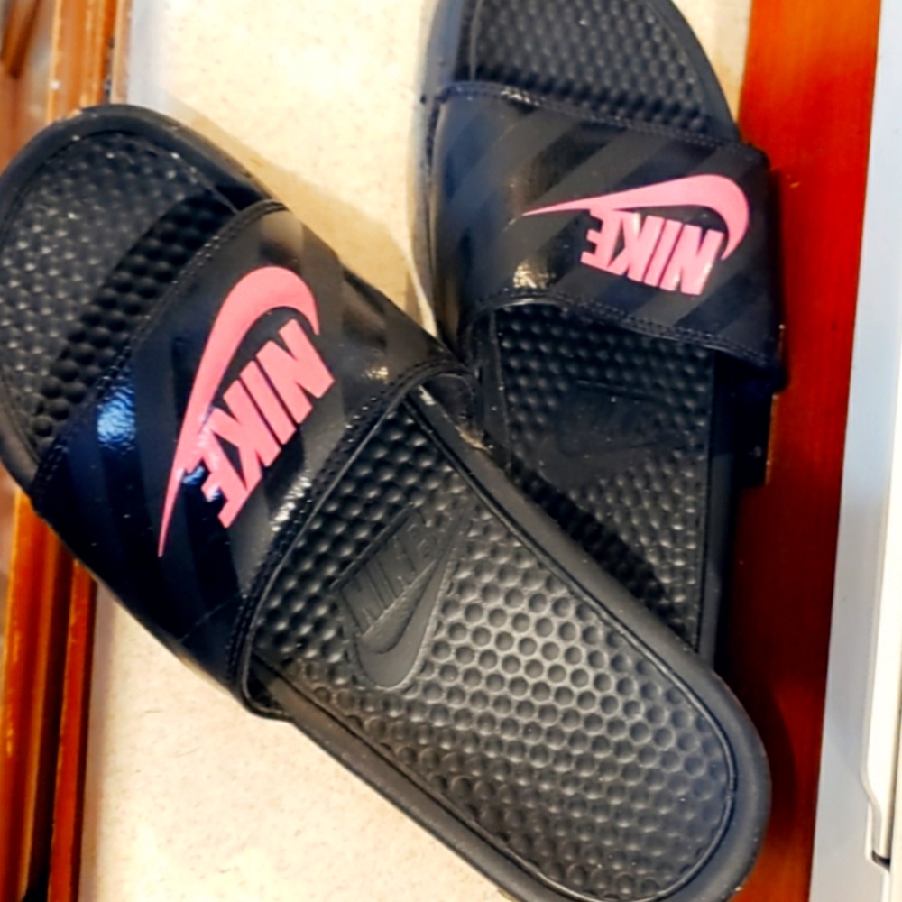 Nike Benassi Jdi slides - black and vivid pink